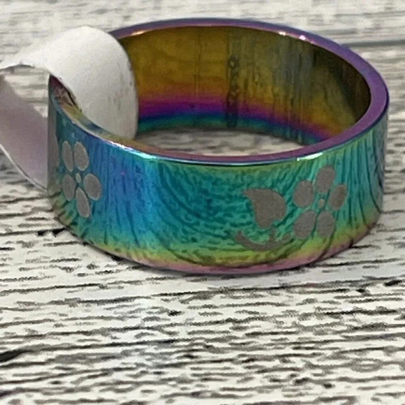 Stainless steel band Ring US size 6/size 17 UK rainbow with flower design - Picture 3 of 9
